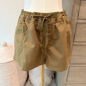 The North Face Women's Pull On Military Olive Shorts Elastic Waist Size L (R)